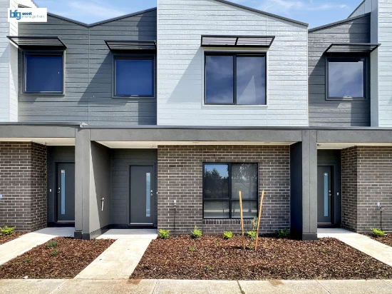 21 Varzea Walk, Werribee, Vic 3030 - For Rent