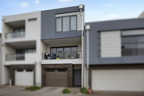 22/79 Lancefield Drive, Caroline Springs, Vic 3023