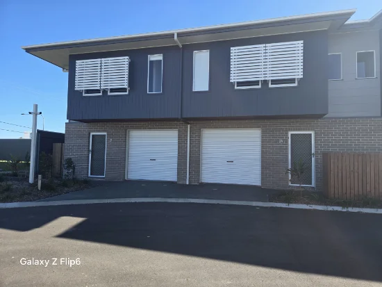 25/8 Taylor Place, MacKenzie, Qld 4156
