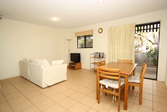 27 Aberleigh Road, Herston, Qld 4006