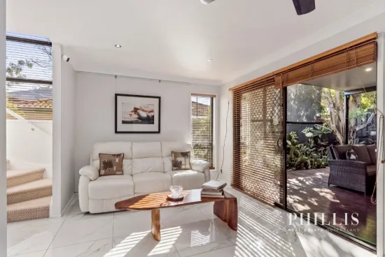 3/113 Whiting Street, Labrador, Qld 4215