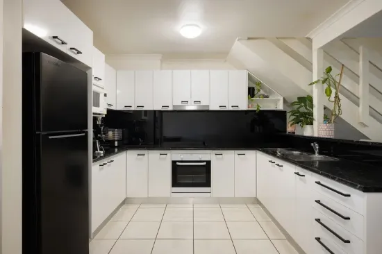 3/63 Olsen Avenue, Labrador, Qld 4215