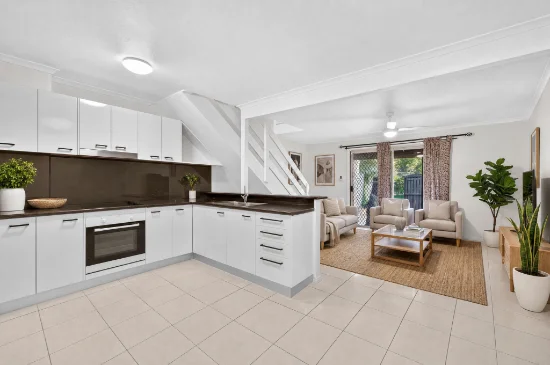 3/63 Olsen Avenue, Labrador, Qld 4215