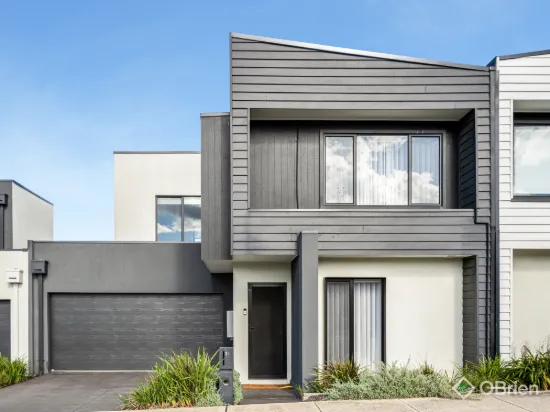 31 Graziers Crescent, Clyde North, Vic 3978