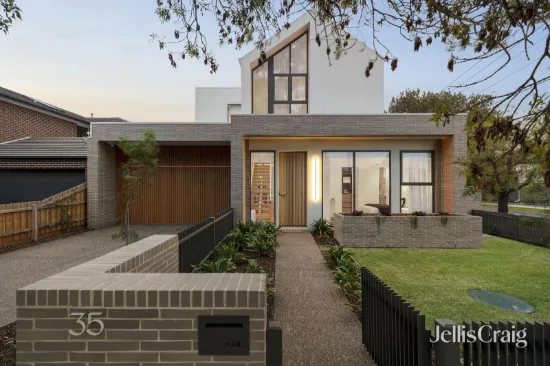 35 Brosnan Crescent, Strathmore, Vic 3041