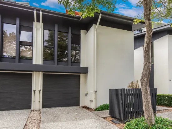 35 Easthill Drive, Robina, Qld 4226