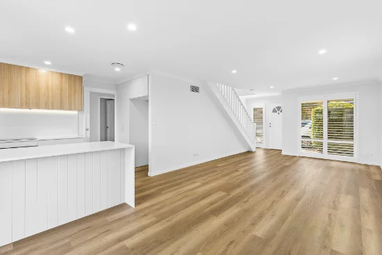 4/12 Gordon Street, Labrador, Qld 4215