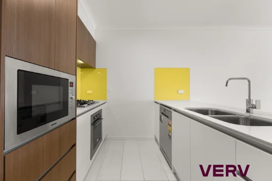 4/2 Clare Burton Crescent, Franklin, ACT 2913-Image