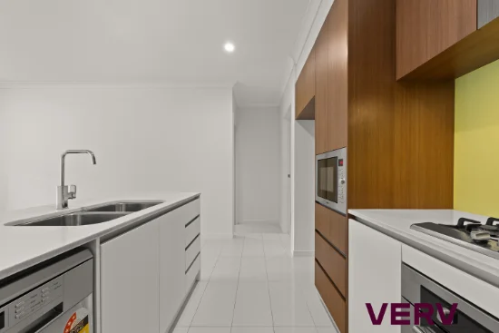 4/2 Clare Burton Crescent, Franklin, ACT 2913-Image