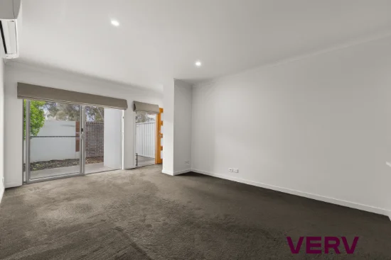 4/2 Clare Burton Crescent, Franklin, ACT 2913-Image