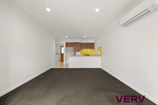 4/2 Clare Burton Crescent, Franklin, ACT 2913-Image
