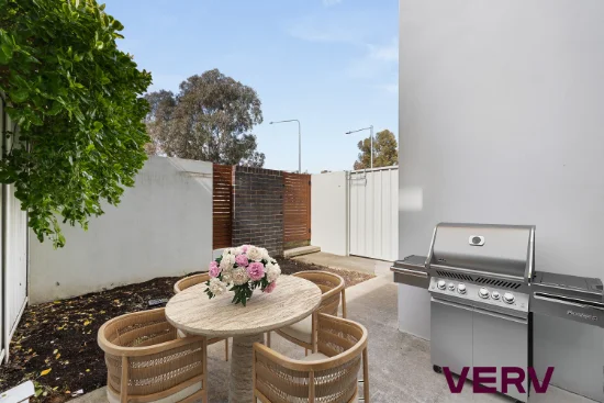 4/2 Clare Burton Crescent, Franklin, ACT 2913-Image