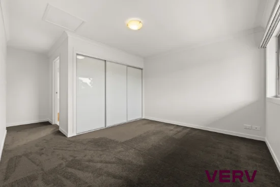 4/2 Clare Burton Crescent, Franklin, ACT 2913-Image