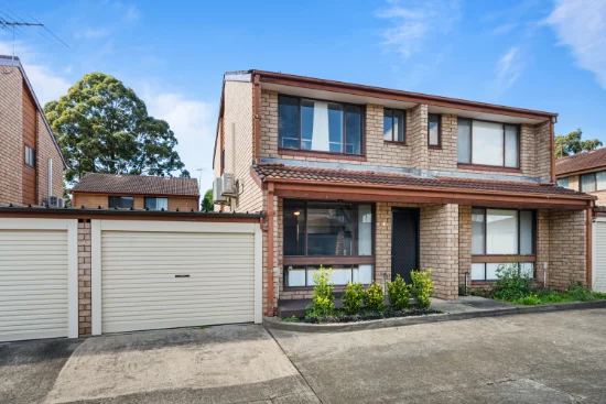 4/3 Amaranthus Place, Macquarie Fields, NSW 2564