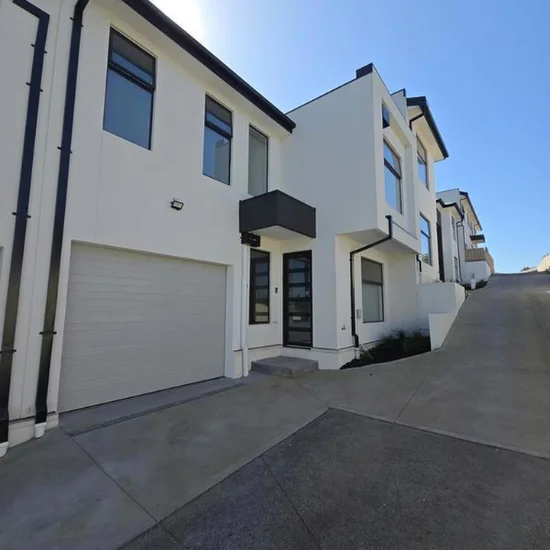 4/35 Bicentennial  Crescent, Meadow Heights, Vic 3048