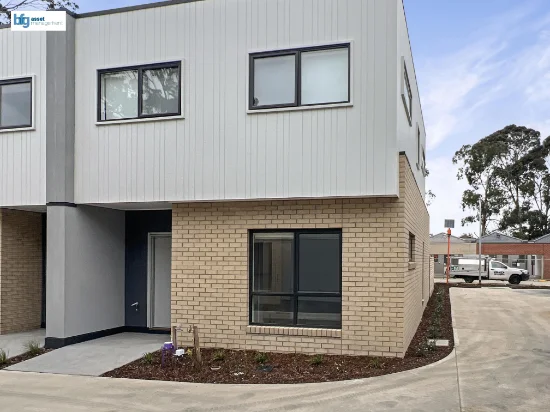 4 Leo Place, Cranbourne, Vic 3977 - For Rent
