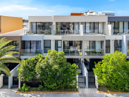 5107 Point Drive, Hope Island, Qld 4212