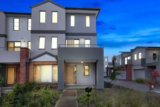 6/10 Mickleham Drive, Cranbourne North, Vic 3977