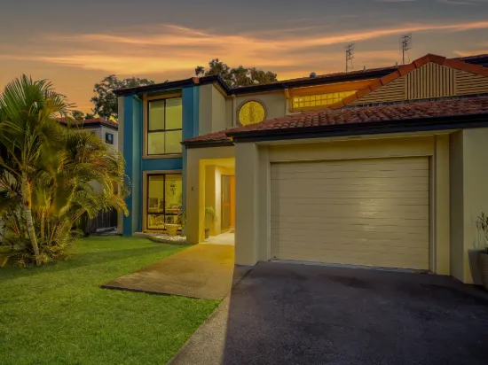 6/2 Barnstaple Street, Torquay, Qld 4655