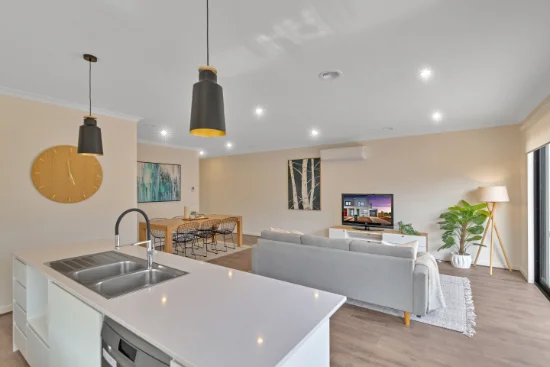 6 Shoreline Cr, Carrum Downs, Vic 3201 - For Rent