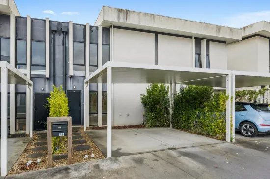 77 Belsay Chase, Chirnside Park, Vic 3116