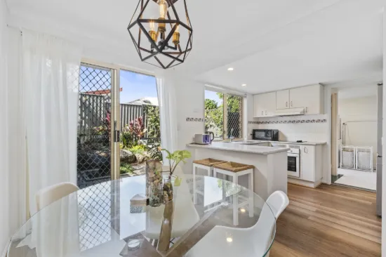 8/101-103 Whiting Street, Labrador, Qld 4215