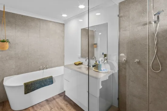 8/142 The Esplanade, Paradise Point, Qld 4216-Image