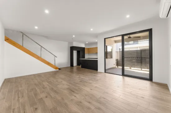 8/156 Whiting Street, Labrador, Qld 4215-Image