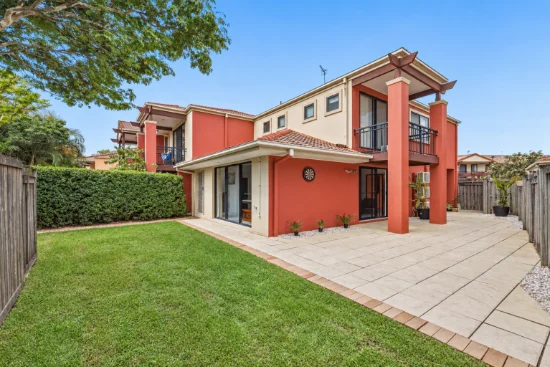 8/302 Christine Avenue, Varsity Lakes, Qld 4227