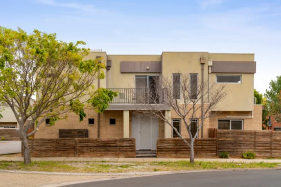 8/39 Studley Parkway, Caroline Springs, Vic 3023