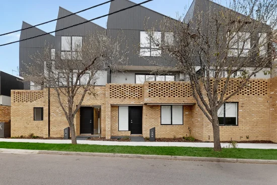 8A Talbot Road, Strathmore, Vic 3041