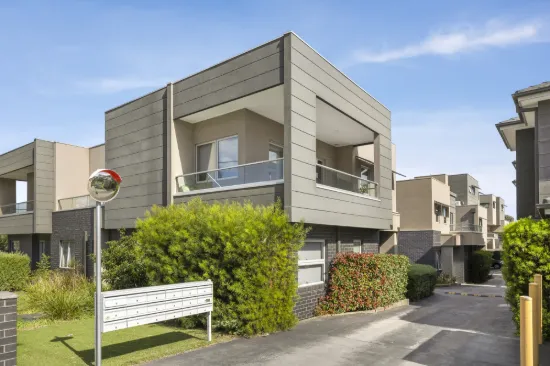 9/21 Station Road, Oak Park, Vic 3046