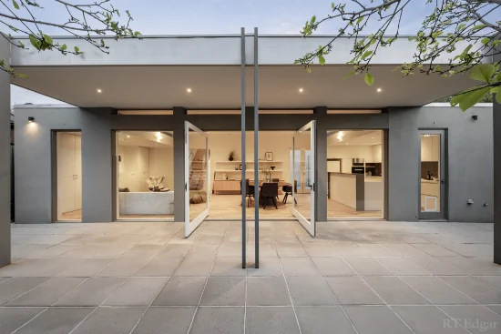 TH 2/2 Tashinny Road, Toorak, Vic 3142