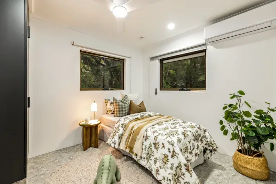 Unit 2/22-24 Collins Avenue, Edge Hill, Qld 4870-Image