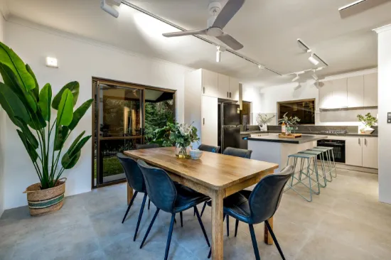 Unit 2/22-24 Collins Avenue, Edge Hill, Qld 4870-Image
