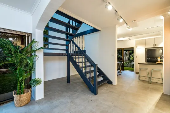 Unit 2/22-24 Collins Avenue, Edge Hill, Qld 4870-Image