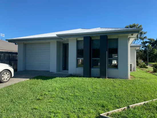 1/1 Elle Court, Armstrong Beach, Qld 4737