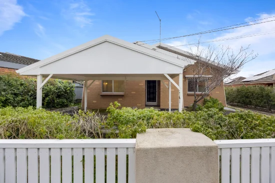 1/10 Lake Street, Lake Wendouree VIC 3350-Image