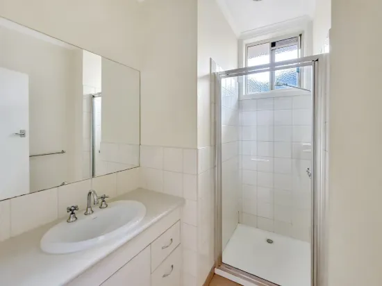 1/100 Barrabool Road, Highton, Vic 3216-Image