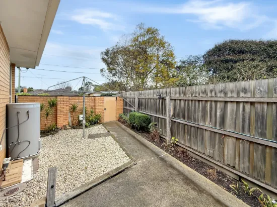 1/100 Barrabool Road, Highton, Vic 3216-Image