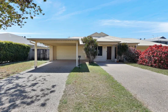 1/11 Bilgola Place, Blacks Beach, Qld 4740