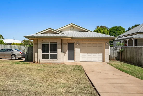 1/11 Gladstone Street, Newtown, Qld 4350