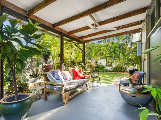1/110 Wistaria street, Holloways Beach, Qld 4878