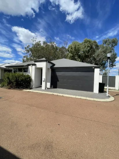 1/121 Eighth Road, Armadale, WA 6112