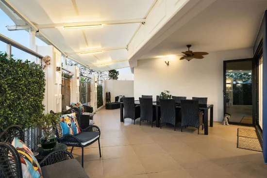 1/17 Bayview Street, Runaway Bay, Qld 4216-Image