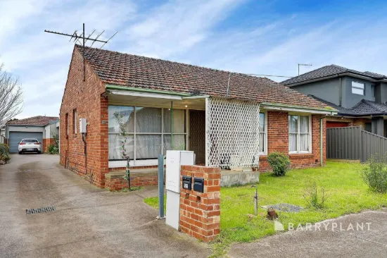 1/18  Kinnaird Street, Jacana, Vic 3047