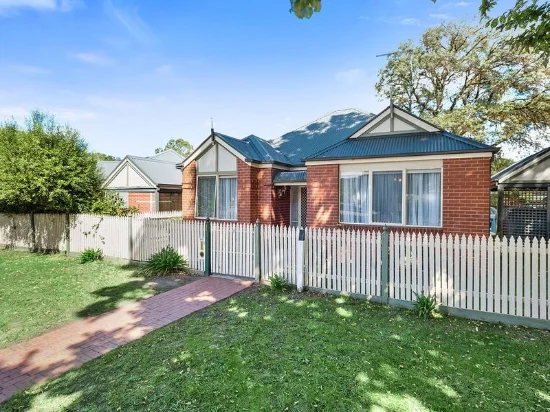 1/2-6 Melbourne Road, Gisborne, Vic 3437 - For Rent