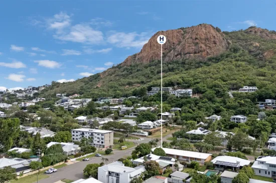 1/2 Burke Street, North Ward, Qld 4810