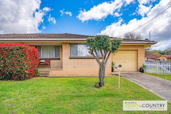1/2 Kenalmac Ave, Armidale, NSW 2350