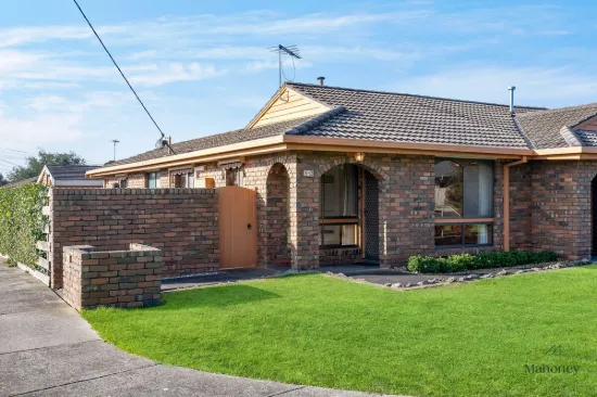 1/2 Pinecrest Drive, Highton, Vic 3216